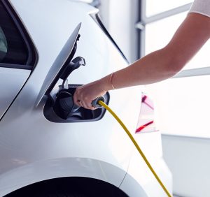 充电桩行业高速发展 一季度新增49.2万台