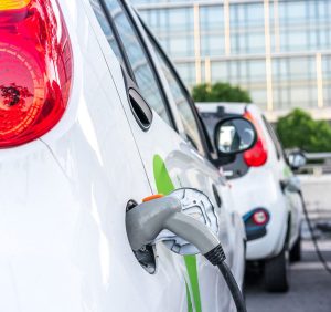 充电桩行业高速发展 一季度新增49.2万台