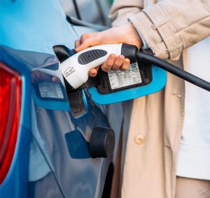 充电桩行业高速发展 一季度新增49.2万台