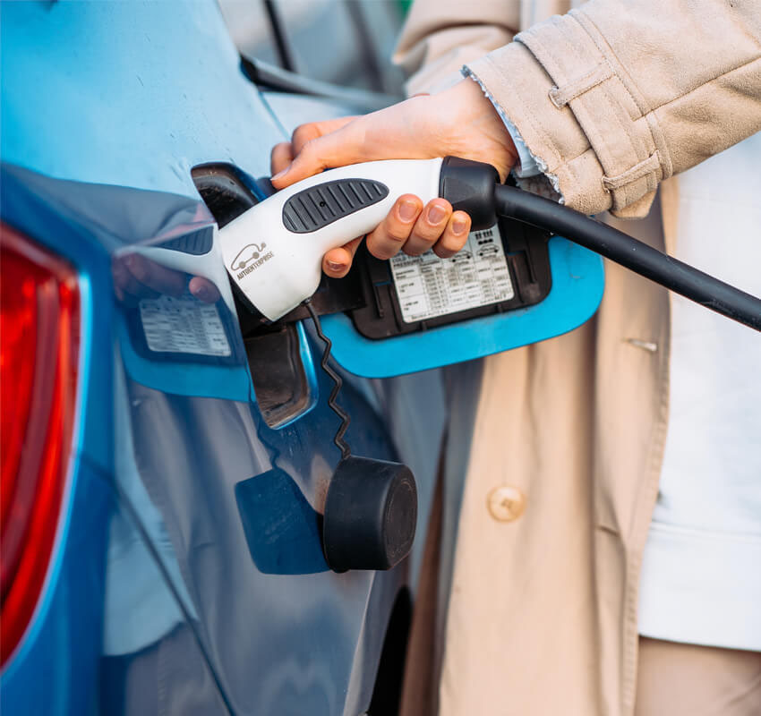 充电桩行业高速发展 一季度新增49.2万台