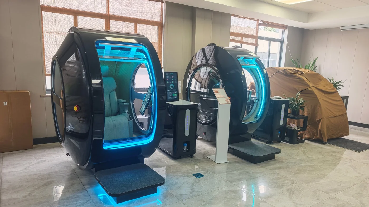 MIND Luxury Time Machine hyperbaric oxygen chambers on display in a showroom
